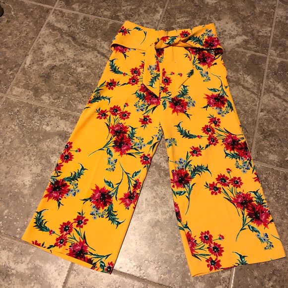 Express Pants - Express yellow/red flower print cropped high rise culottes